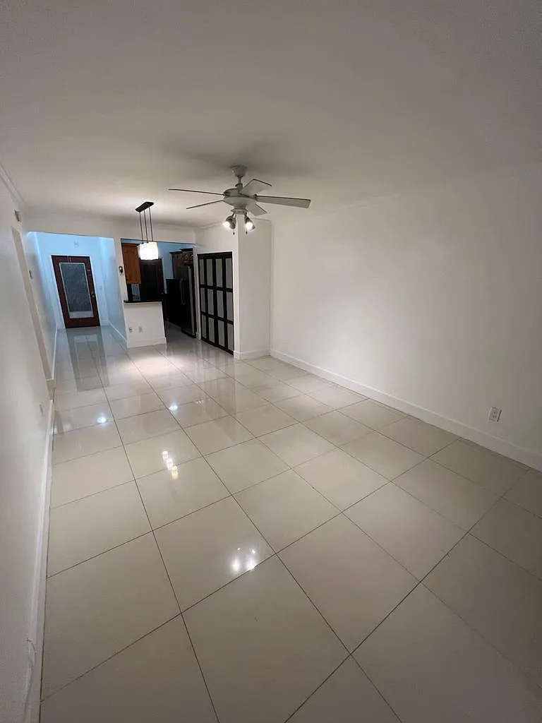 2 bed, 2.0 bath, 890 sqft, $2,050 — Photo 3