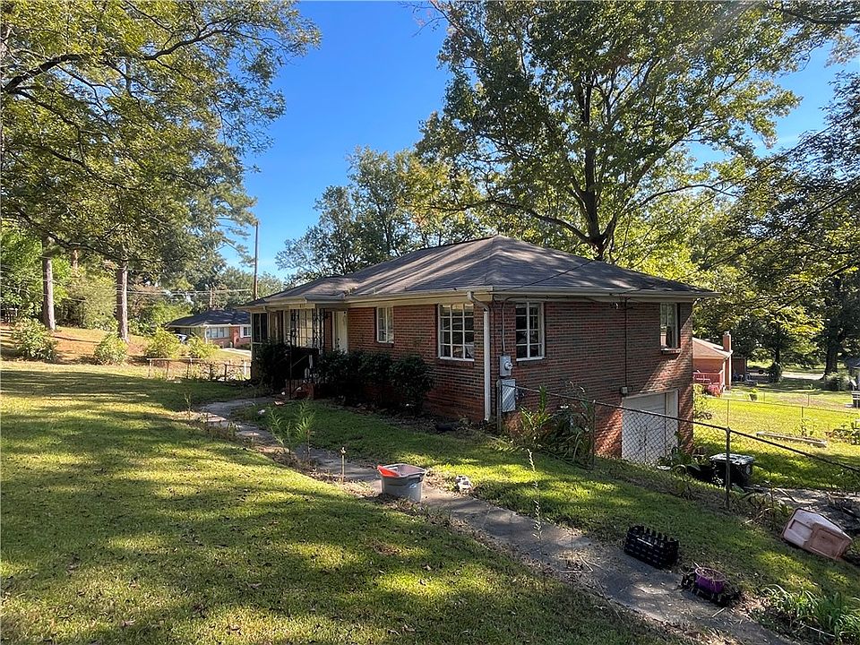 2nd image of 835 Elizabeth Dr