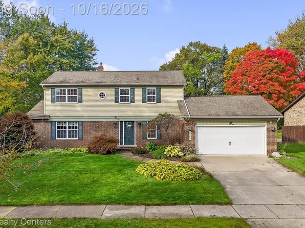2793 Waterloo Dr, Troy, MI 48084