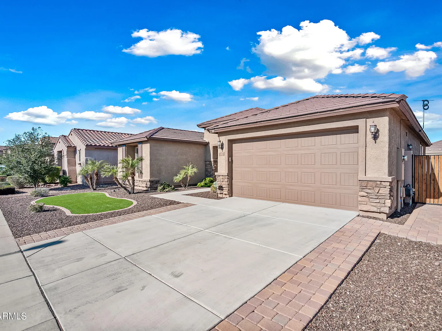 3 bed, 2.0 bath, 2216 sqft, $3,500 — Photo 3