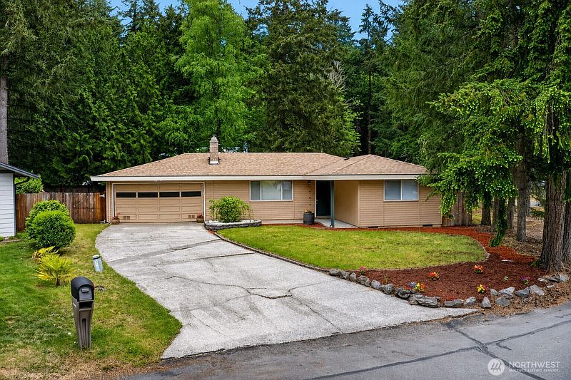 2nd image of 9401 Columbine Circle W