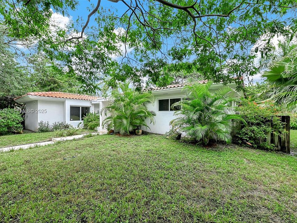 1st image of 10619 NE 10th Pl