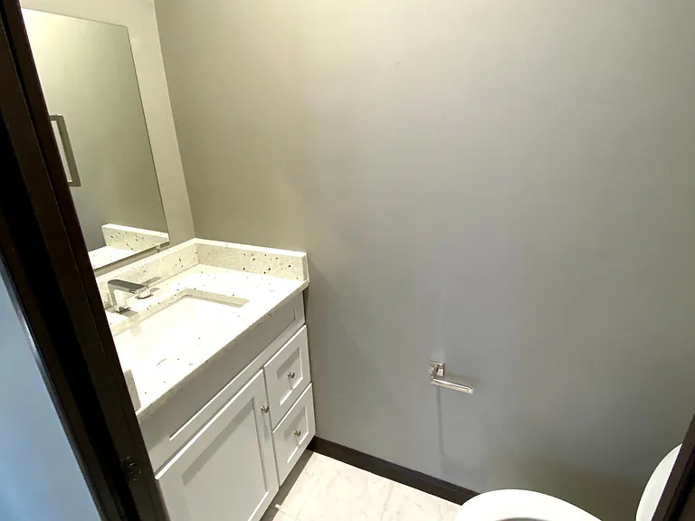 1st floor 1/2 bath