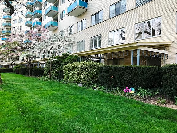 2nd image of 10201 Grosvenor Pl APT 103