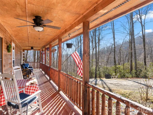 252 Idylwild Ln, Black Mountain, NC 28711