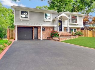 16 Rolan Ct, Islip Terrace, NY 11752