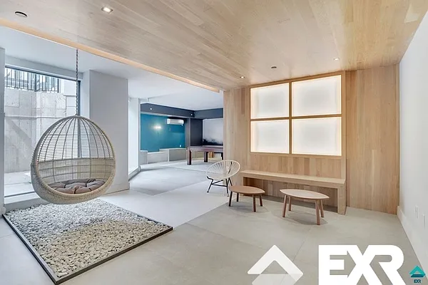 Rented by EXR | media 30