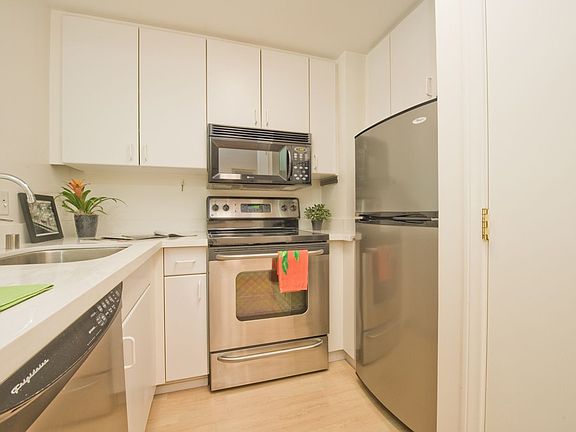 4th image of 240 Lombard St APT 338