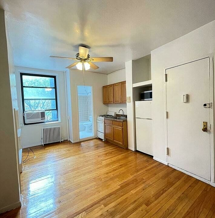 1st image of 1571 3rd Ave APT 3N