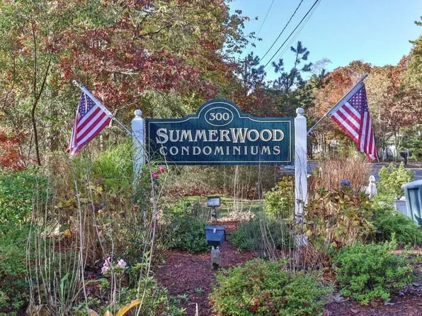 300 Falmouth Road APT 21E, Mashpee, MA 02649