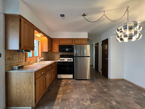 4th image of 400 Woolley Ave #1F