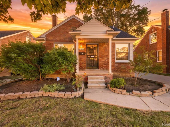 21635 Bournemouth St, Harper Woods, MI 48225