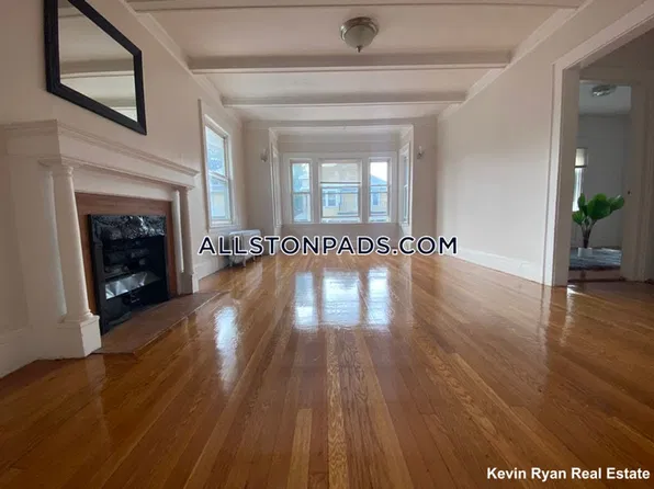 15-17 Boulevard Ter #17L, Allston, MA 02134