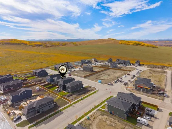 115 W Fireside St, Cochrane, AB T4C 3C8