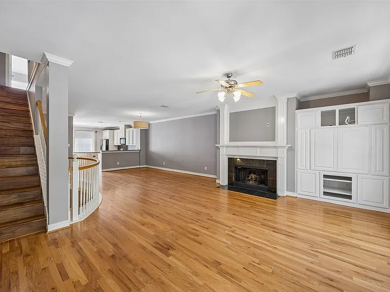 3943 N Hall St — Photo 16