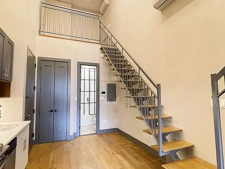 413 Manhattan Ave #LOFT — Photo 4