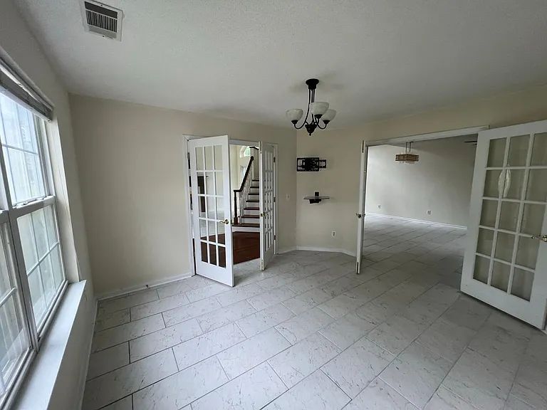 1635 Pondside Dr — Photo 5