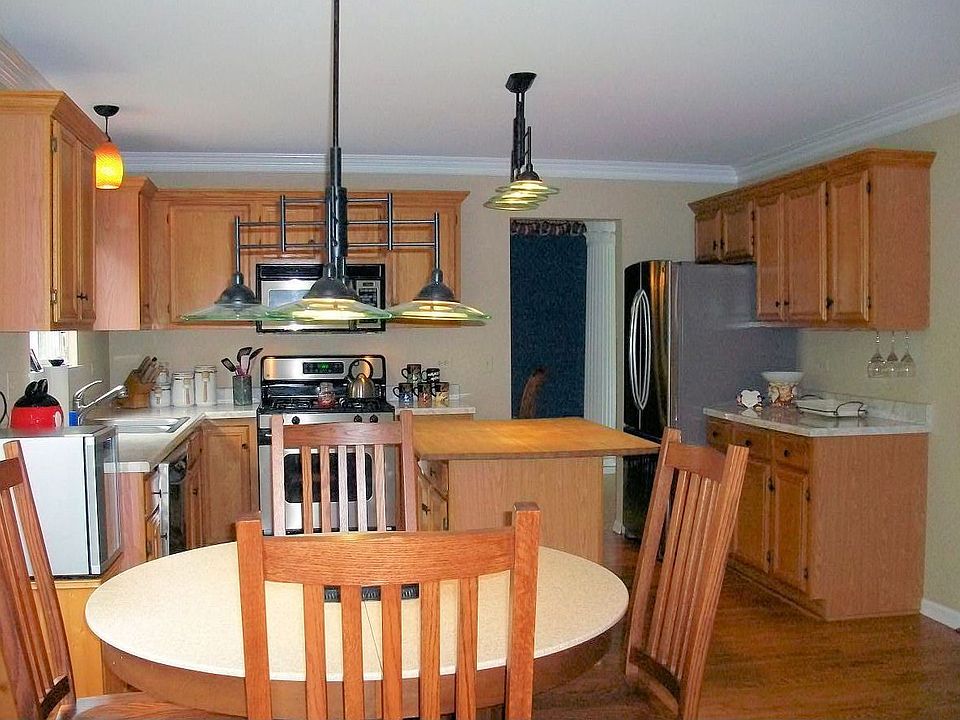 Eat-in Kitchen