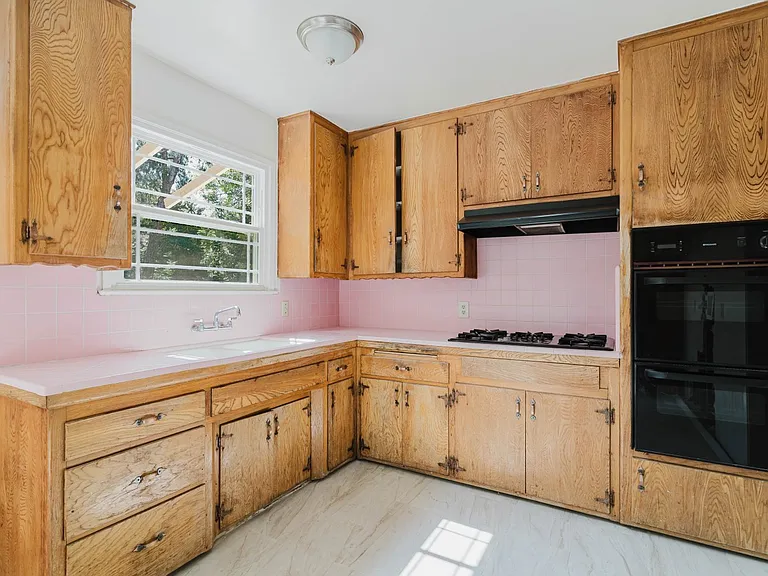 10826 Blucher Ave — Photo 11