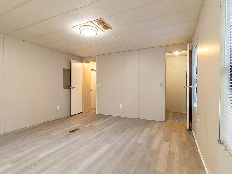 1101 Fashion Ln — Photo 15