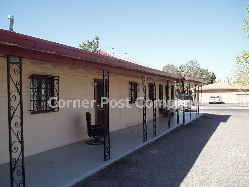 1st image of 516 Palomas Dr SE APT 5