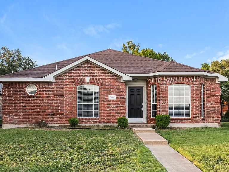 2844 Claremont Dr — Photo 1