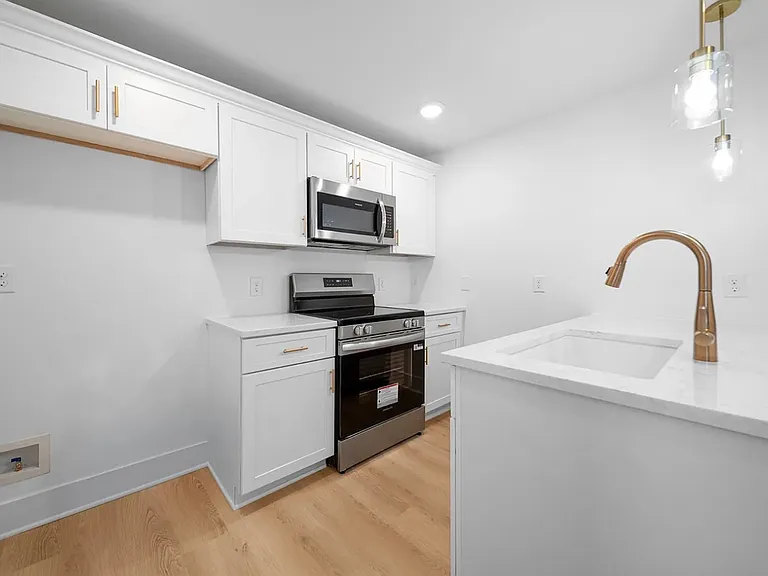 2115 Carter St — Photo 4