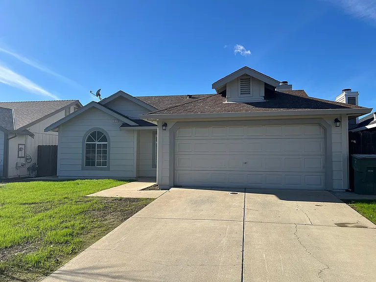 1513 Prospect Ln — Photo 3