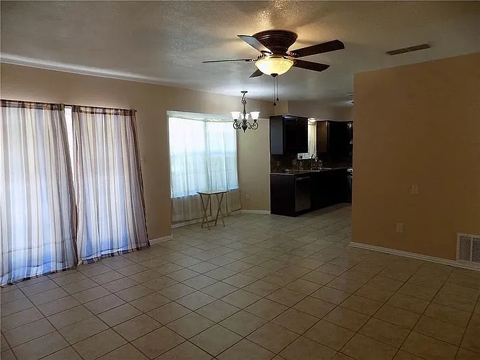 8402 Leesburg Cir — Photo 17