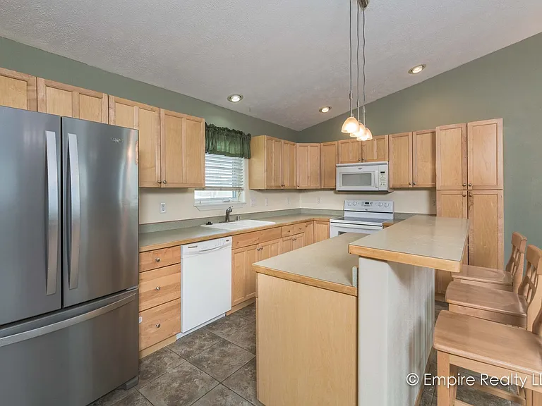 834 Marquette Loop — Photo 4