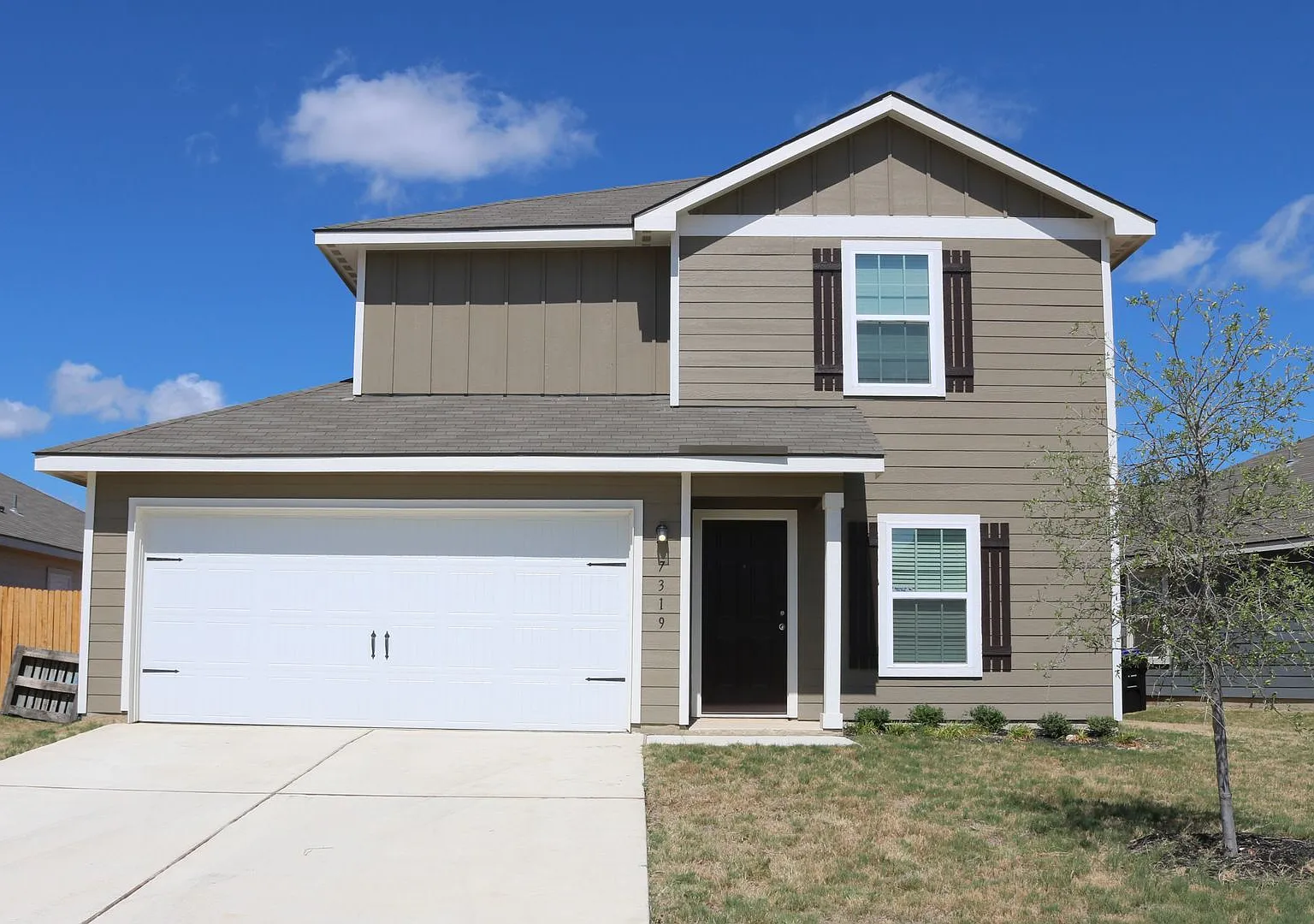 Move Soon! Corner-Lot 3-Bedroom Home in Luckey Ranch | Modern Kitchen + 2-Car Garage — Photo 1