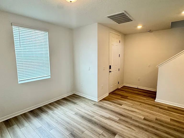 2401 White Tail St — Photo 6