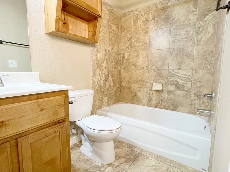 405 Sladecek Dr #B — Photo 11
