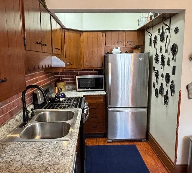 Open kitchen - eat in
Fully equipped