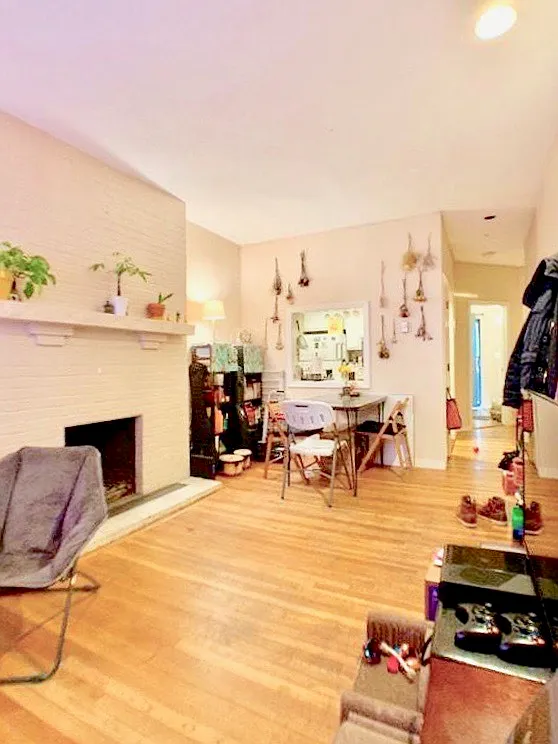 2 bed, 780 sqft, $4,200 — Photo 1