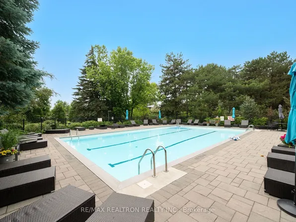70 Baif Blvd #406, Richmond Hill, ON L4C 5L2