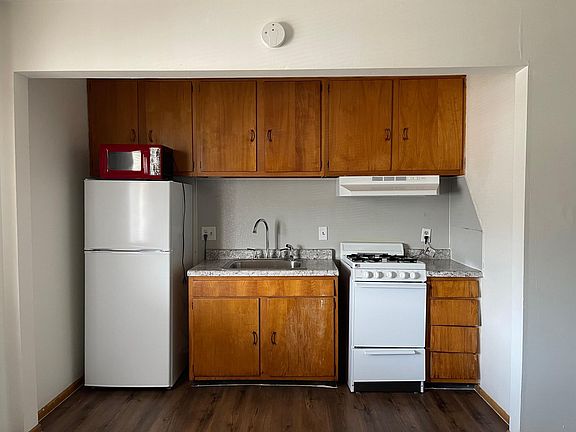 3rd image of 15-4544 Nicholas St #15