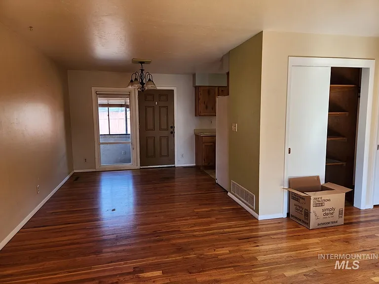 106 E Whiteley Ave — Photo 32