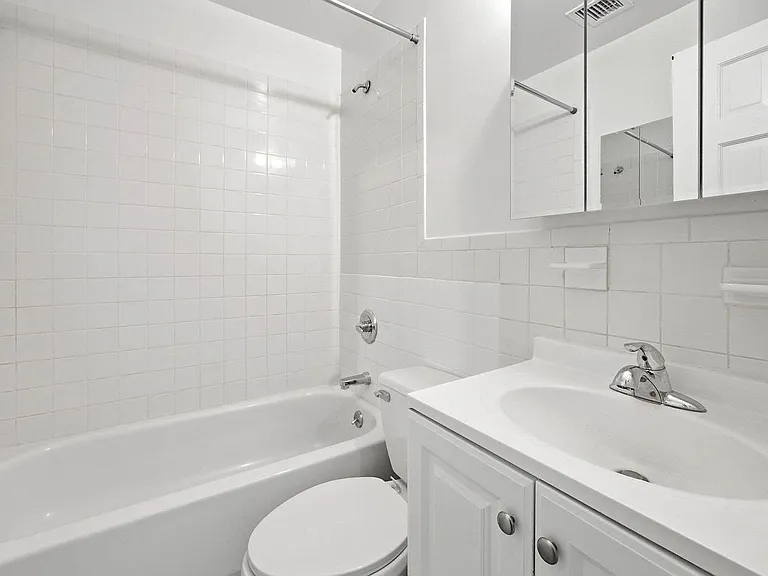 88 Fulton St #L6 — Photo 12