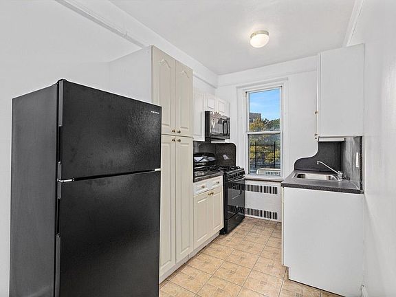 2nd image of 2821 Kings Hwy #D2