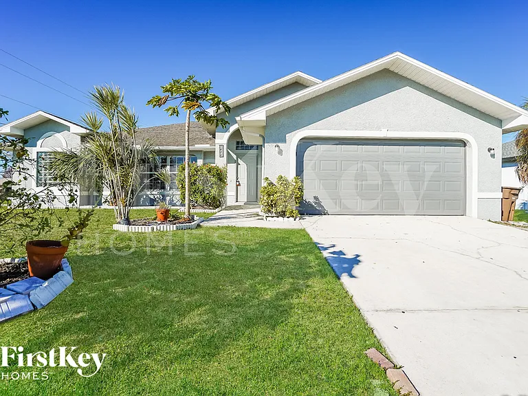 1828 SW 3rd Pl — Photo 1