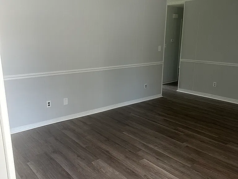 1185 Greenbrier Blvd — Photo 10