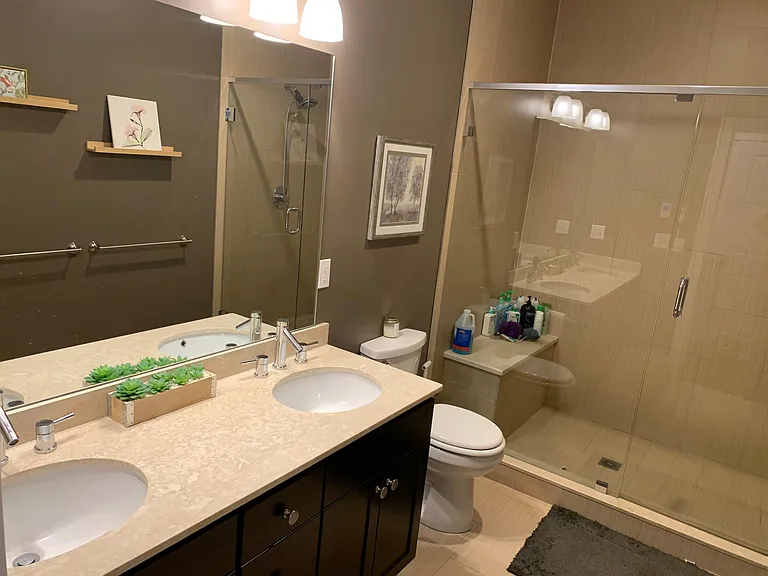 2nd floor full bathroom