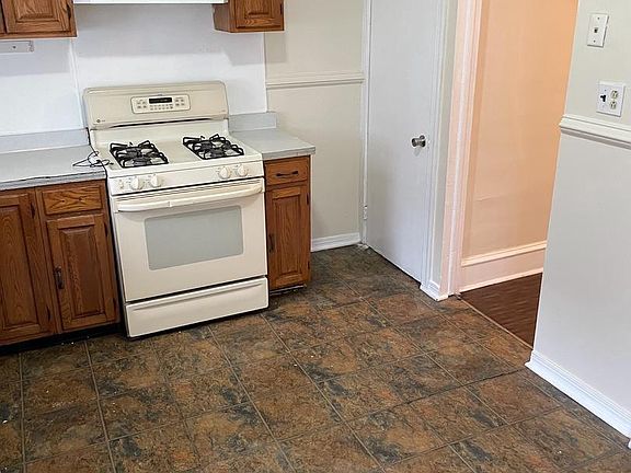 3rd image of 5720 Vandike St