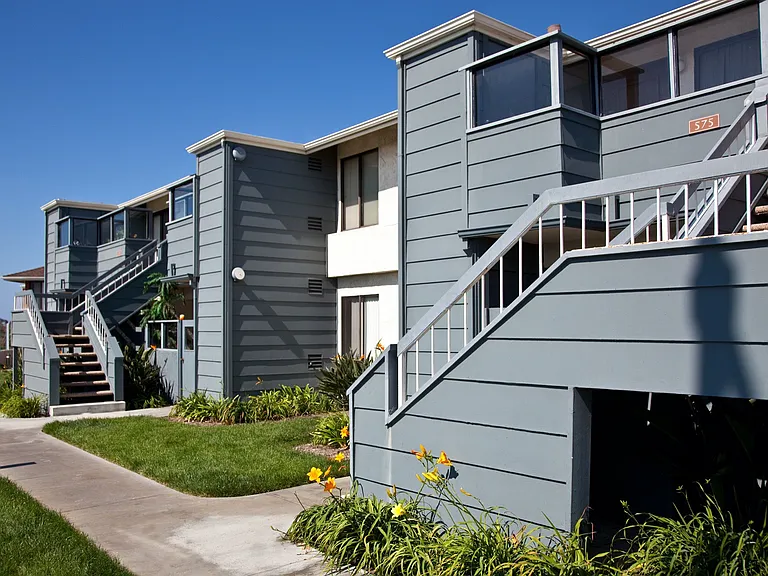 Pacific Pointe Apartments — Photo 18