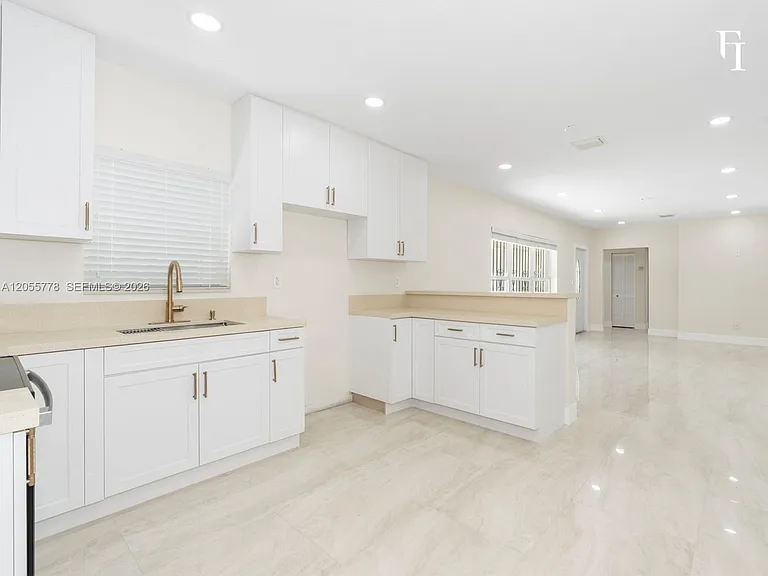 3228 NW 11th Ave — Photo 13