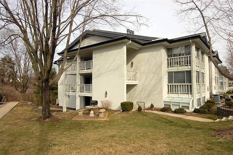 2nd image of 395 Redding Rd APT 151