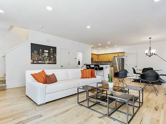 5th image of 370 SW 204th Ter
