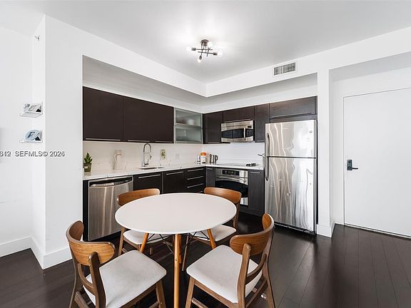 5th image of 90 SW 3rd St APT 1406