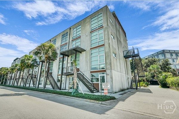1st image of 555 Berrien Street #C
